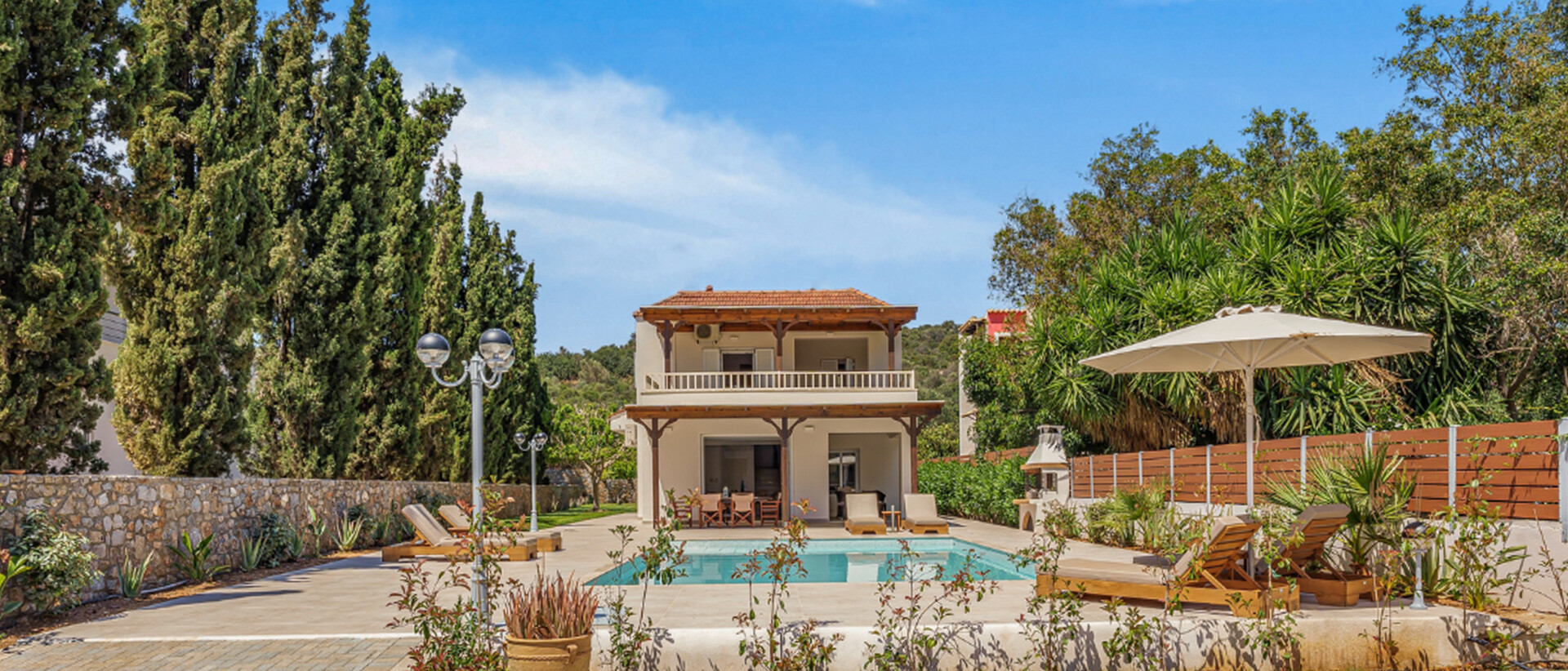 Villa Hera exterior with driveway